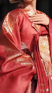 Hanbok lina không chạy theo số lượng, không làm nhanh cho có, mà đầu tư vào chất lượng, sự tinh tế và trải nghiệm khách hàng. Và với những ai thực sự yêu Hanbok, họ sẽ nhận ra sự khác biệt ngay từ khoảnh khắc đầu tiên khoác lên mình bộ trang phục này.#hanboklina #한복 #경복궁 #hanbok #hanbokkorea | Hanbok Lina