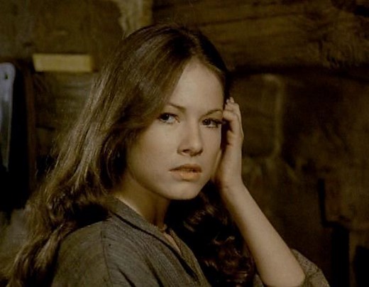 Elyssa Davalos - Alchetron, The Free Social Encyclopedia