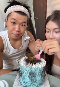 Ai là người làm ra bánh này??? #bảone | adc ăn bánh kem