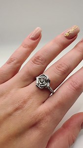 Il fiore è un simbolo importante di ricordo e o passione #spartanring #ring #jewelry #passion #flower #art | SpartanRing | Facebook