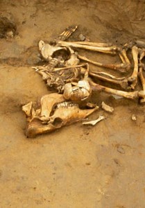 Bone Detectives S01:E01 - The Woman in the Pit