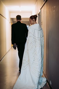 21 reactions | Moda și muzica au ceva în comun - ambele transmit emoții. Elegante și teatrale, ținutele alese sunt parte din povestea pe care o spun la fiecare concert din Cinestezia.  Outfit: @d0m1n0ss Styling: @iuliasturdza Styling assist: @teobutoi #OutfitsOfCinestezia #Cinestezia #CinematicPop | Leyah | Facebook