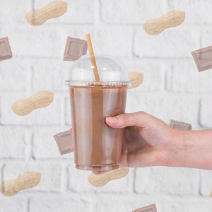 Craving something sweet? Try our Chocolate Monkey Nutter Smoothie 😍! Healthy & Refreshing smoothie to kick your sweet cravings to the curb! 🥜 Peanut Butter 🥛 Low Fat Milk 🍌 Banana 💪 Whey Protein 🍦 Fat-Free Frozen Yoghurt &🍫 Chocolate! #smoothies #Freshlychopped #sweetcravingssatisfied | Chopped