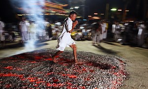 Why Didn’t All of Tony Robbins’ Followers Get Burned When They Walked on Hot Coals?