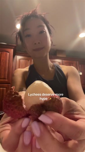 Y’all can keep your lychee ramune or lychee jelly drinks😝I’m here for the real fruit #lychee