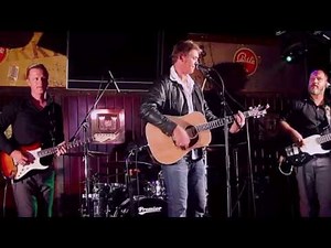 Ivan Performing Blue Eyes - Springbok Nude Girls