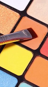 I created a stunning golden glitter eye look