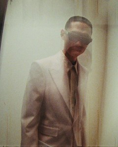 1.5K views · 275 reactions | A single-breasted tailored jacket, cigarette trousers and a shirt in pale peach. Worn with the pale grey Grip pouch and Spike stud sunglasses. Discover the #McQueenMenPreSS24 collection: https://on.alexandermcqueen.com/PreSS24Mens_FB #McQueenEyewear Video by Ebba Hult ⁣ Track: Indigo by Hit By A Rock⁣ Music Director: John Gosling | Alexander McQueen | Facebook