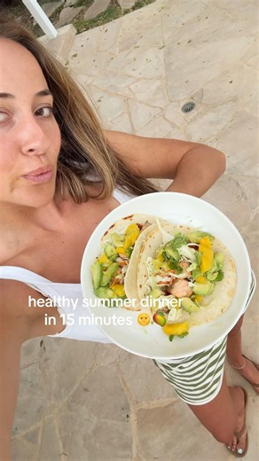 healthy summer dinner in 15 mins!! this avo mango salsa is the best part 🌞🥭 #healthydinner