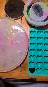 3.6K views · 164 reactions | I can't get enough of these baby gecko lizards! They're adorable! Fancy Freckles Artwork #gecko #lizard #resinart #resin #demolding #handmade #homemade #holographic #foil #glitter #viral #adorable | Alexis Gregory | Facebook