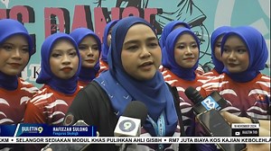 2.5K views · 20 reactions | Tarian Aerobik Gabungan Jawa, Zapin Pikat Hati Juri Keunikan gabungan tarian suku Jawa dan zapin Melayu nyata membawa tuah apabila kumpulan penari dari Johor muncul juara kategori remaja bawah 17 tahun bagi pertandingan 'aerobic dance' peringkat kebangsaan di ibu negara, semalam. | Buletin TV9 | Facebook
