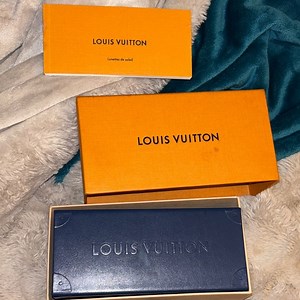Louis Vuitton Orange and Navy Box Set Sunglasses 😎 CASE