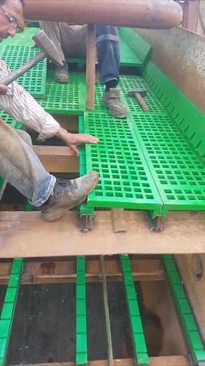 Polyurethane pin screen system 🧩 #Polyurethane #PU #PolyurethaneScreen #Rubber #Scraper #Mining #Mine #Coal #mineralprocessing #Quarrying #Cement #Concrete #Stone #Dewatering #Quarry #Aggregate #VibratingScreen #rubberband #gravel ‎#هيدروسيكلون #بوليوريثان #منخل #غربال #قاشطة #تعدين #انشاءات #رمل #حصى #حجر #غرابيل #ذهب | Elkapol Polyurethane