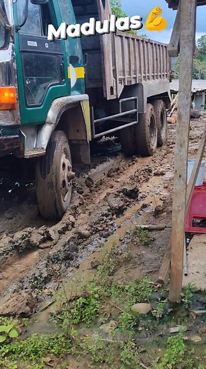Slippery wen wet 😁 . .. . . . . . . . . . . . . . . . . @highlight #highlights2025 #followersreels #offroad #lifestyle #Adventure | Edward Gulguluway Jr.