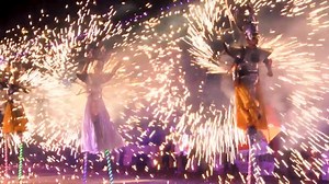 Chingay Parade adalah sebuah pagelaran tahunan yang memperlihatkan kekayaan dan keragaman budaya Singapura. Nikmati salah satu pagelaran festival jalanan terbesar di Asia yang penuh akan cahaya, pertunjukan, dan keberagaman. #VisitSingapore  : PAssion Chingay Club | VisitSingapore | Facebook