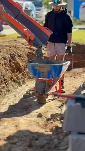 Boys getting it done 👌 . Countdown to xmas is on!! . . #landscapeconstruction #apprentice #workhard #lovewhatyoudo #businessowner #landscapelovers #machine #tradielife #getitdone #makeitcount #ᴍᴀᴋᴇɪᴛʜᴀᴘᴘᴇɴ | JB Structural Landscape & Excavation