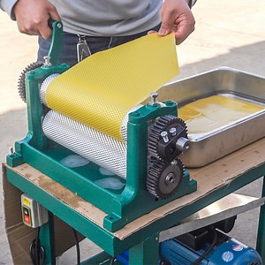 [Hot Item] Beeswax Roller Machine Beeswax Foundation Mill Machine