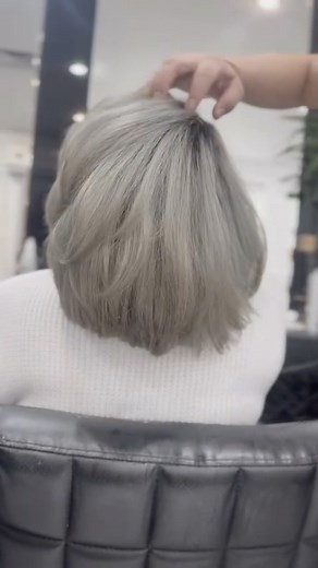 @schwarzkopfprokw #highlights #blondehair #blondebalayage #sombreblonde #haircolor #hairtransformation #hairstylist #haircolorist #swarskopfprofessional #colorphotography | Adwaa Beauty Salon