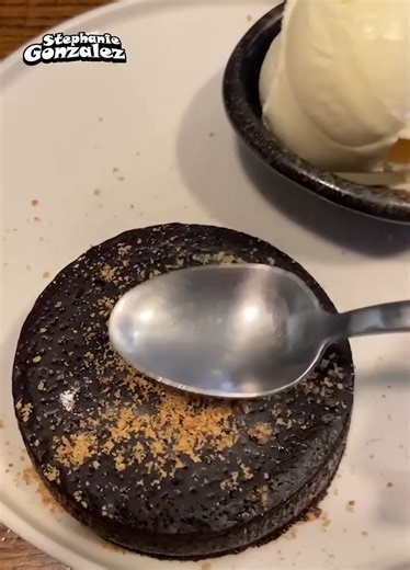 Hilarious Restaurant Mishaps will give you bellyache  #restaurants #bellyache #laughingmemes #LaughOutLoud #foodreview #giggles | Stephanie Gonzalez | Facebook