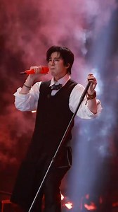 3.1K views · 181 reactions | [1.5.2025] Phòng làm việc update weibo Hỏi: Hôm ngay có dã (ye) không? Ninh: yeah yeah yeah yeah yeah ✌️ Tối ngay 22h tại Đài Chiết Giang, đưa bạn đi quẩy 1 trận  #Lưu_Vũ_Ninh #刘宇宁 #摩登兄弟 #天赐的声音 | Lưu Vũ Ninh/ 刘宇宁 - VietNam Fanpage | Facebook