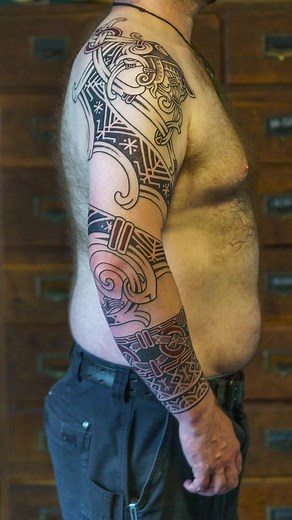 Enjoy this cinematic of Jacob's in-progress sleeve with us, tattooed by myself and @northernblack.bone. ⁠ ⁠ We'll be exploring all of the details of this tattoo over the course of the week, with breakdowns of the different sections, details and techniques used to bring this design to life. ⁠ ⁠ And you may notice a familiar looking tattoo in the background. We've also had Ben back in the studio for more progress on his Wyrm bodysuit, we'll be posting updates and images soon enough. ⁠ ⁠ If you enj