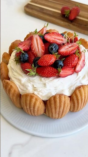 Charlotte fruits rouges 🍓✨ souhaitez vous la recette ? #recette#patisserie#charlotte#fraise