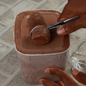 44K views · 1.1K reactions | Glace crémeuse au chocolat maison, Hyper simple et rapide | Recettes Maître | Facebook