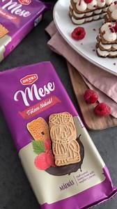 Álomszép desszert, sütés nélkül, gyorsan a Detki málnás Mese keksszel! 💜 Könnyen elkészíthető, gyönyörű és mesésen finom – az ünnepi asztal igazi éke! | Detki Keksz