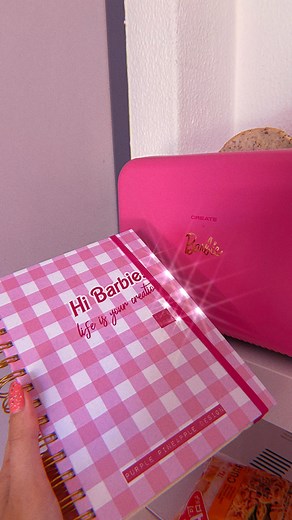 Hey Barbie 💗 boa sexta-feira! | Purple Pineapple