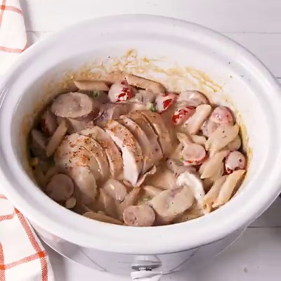 Good luck trying to save leftovers of this Slow-Cooker Cajun Alfredo. Full recipe: http://dlsh.it/EuXKNj1 | Delish