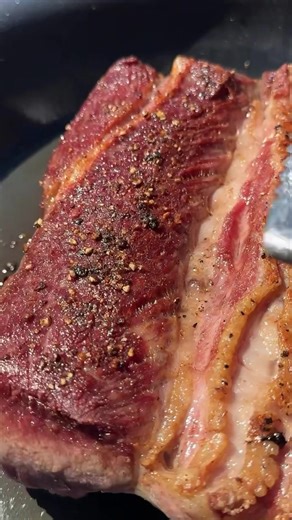 Pistachio Crusted Lamb 🐑 #grillingseason #bbqfood #bbqseason #lambchops #lambleg #lambrack #rackoflamb #grilledlamb #pistachio #goatcheese #lambsauce #smokedlamb | Chef Cuso