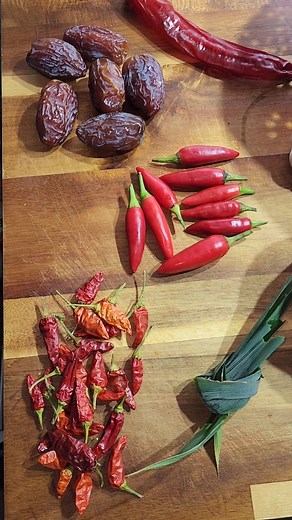 “Dynamite mulberry chili jam — garden to table, sweet, spicy, and bursting with homegrown flavour.” #MulberryJam #ChiliJam #SpicyJam #HomemadeJam #GardenToTable #HomegrownGoodness #JamMaking #Mulberries #FromTheGarden #SmallBatchJam #SpiceLovers #FoodieAU | Rusli Mohamed