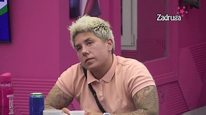 POČELO I VESELJE! Matora odvrnula muziku do daske, pa krenula da NAZDRAVLJA sa svima: Danas majko ŽENIŠ svoga sina! (VIDEO)