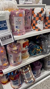 Halloween blankets at kohls #kohlsfinds #halloween | Beauty By Brittney XO
