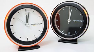 シンプルなデザインで機能は必要十分なAmazonジャパン限定ロゴ入り時計
