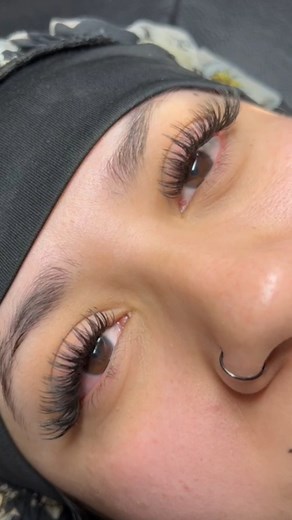 Take a look at these wet set lashes done by @kaylashes_av for your weekly lash inspo! Mapping // 8 - 9 - 10 - 11 - 12 - 13, with PLA Volume 0.03 Lashes in D Curl Spikes // 11-12-13-14-15-16, with handmade spikes with PLA Volume 0.03 Lashes in D Curl Tell us in the comments — do you use ProMade Spikes or do you handmake your spikes? You can get everything you need to create looks like this too at our lash supply, plapro.com. #PLAPro 🖤 #wetsetlashextensions #wetlooklashes #wetlashlook #promadelas