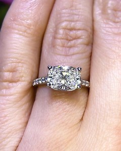 Ever wonder how you can make fancy diamond shapes stand apart from other engagement ring styles? 💡 Horizontal diamond ring settings are a beautiful way to create unique looks. If you love elongated stone shapes, like cushion, oval, emerald-cut, marquise, or pear-shape, make your ring stand out by setting a diamond horizontally! There are so many possibilities that you have to see to believe. Chat with any of our expert designers to start your unique diamond ring design today! bit.ly/3GOmvni | J