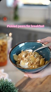 Pickled pears for breakfast🤤 recipe below: What you’ll need: ½ lemon or orange 5 cloves 1 tsp black peppercorns (lightly crushed) 1 tsp allspice berries (lightly crushed) 5cm fresh ginger (sliced) ½ litre cider or white wine vinegar 1 cinnamon stick 500g caster sugar 1kg small pears How to make: 1️⃣ Add zest, spices, juice, vinegar, cinnamon, and sugar to a pan. Stir until the sugar dissolves. 2️⃣ Peel, core, and halve the pears. Simmer in the mixture for 15 minutes, then remove. Boil the syrup