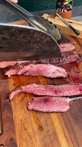 Nothing beats the moment you slice into a perfect medium-rare Wagyu flank steak. 👌🔥 Who’s ready to dig in? 🎥: titletowngriller Firing up the grill soon? 🍗 See our top tools: thecavemanstyle.com #steak #wagyu #yummy #grill #bbq | Thecavemanstyle