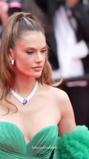 #nossasdivasbrasil #divaalessandraambrisio #CannesFilmFestival2025 | Nossas Divas Brasil