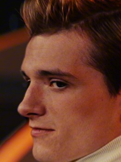 my jaw is on the floor actually. #TheHungerGames | si no fuera por el bebe peeta