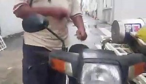 6.1K views · 45 reactions | Dia punya ckp banyak boleh tahan.. Bangla ada lesen meniaga besi buruk.. Oh malaysiaku.. #KLSL | 4X4 Service KL & Selangor | Facebook