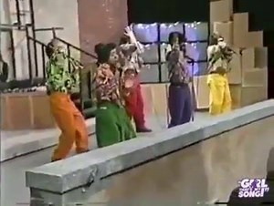 #ThrowbackThursday with a super young Xscape performing a cover of En Vogue's "Hold On" on BET's "Teen Summit" 📽️🎼💯 #RnBNights90s | R&B Nights