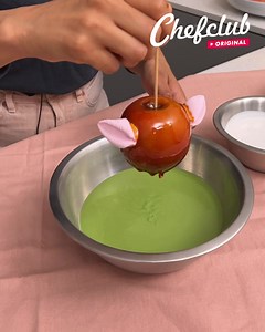 52K views · 429 reactions | Baby Yoda Caramel Apple! This apple pie is simply the best in the galaxy 不敖 | Chefclub GruB | Facebook