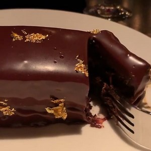 17K views · 148 reactions | Yes that’s real gold on the 14K chocolate cake at @rpmsteak 襤 @misteyinchicago | Chicago Bucket List | Facebook