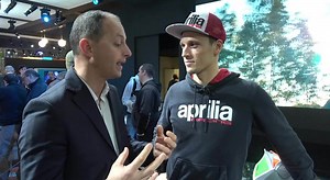 Eicma 2017, Lorenzo Savadori, pilota Aprilia in SBK spiega i segreti della RSV4 con il “kit racing”