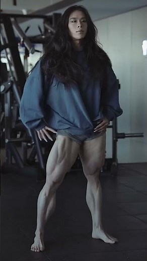Muscular Asian Female Bodybuilder Has THE MOST INSANE LEGS EVER | Chenqi Liu