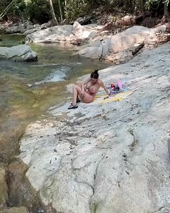 Cute lady 👠 on Instagram: "It’s @bellanearme😍 The i9 and i7 are both high-performance processor lines from Intel, but they cater to different needs and offer distinct features. Here’s a brief comparison: Intel Core i7: - Typically offers 6-8 cores and 12-16 threads - High-performance for gaming, content creation, and heavy multitasking - Hyper-Threading technology for improved multithreading - Generally more affordable than i9 processors - Suitable for most users who need a powerful processor 