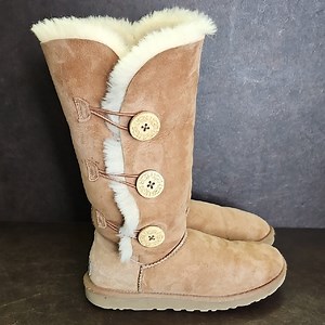 UGG Bailey Button Triplet Chestnut Suade Sheepskin Size 8