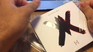 K è arrivato! Da domani potrete scartarlo, aprirlo, guardarlo e finalmente ascoltarlo! Nel frattempo oggi ve lo raccontiamo in anteprima alLa Feltrinelli Libreria - Lecce insieme a Matteo Tangolo. Appuntamento alle 18.30 in Via dei Templari e in diretta qui su FB! #Kpromotour #Kalascima | Kalàscima